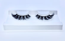 Load image into Gallery viewer, Tokyo-lashes-fauxmink-lash-product-tray-closeup-Canada