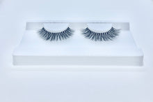 Load image into Gallery viewer, Saskatoon-clearband-tray-lashes-fauxmink-lash-product-Canada