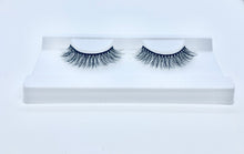 Load image into Gallery viewer, Saskatoon-blackband-tray-lashes-fauxmink-lash-product-Canada