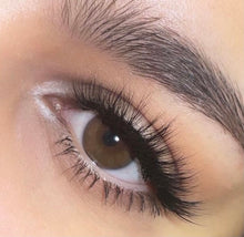 Load image into Gallery viewer, Regina-lashes-fauxmink-lash-product-eye-closeup-Canada