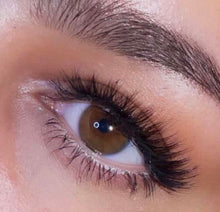 Load image into Gallery viewer, Seattle-lashes-fauxmink-lash-product-eye-closeup-Canada