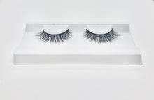 Load image into Gallery viewer, Palm-Springs-lashes-fauxmink-lash-product-tray-closeup-Canada