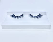 Load image into Gallery viewer, Seattle-lashes-fauxmink-lash-product-tray-closeup-Canada