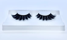 Load image into Gallery viewer, Paris-lashes-fauxmink-lash-product-tray-closeup-Canada
