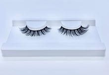 Load image into Gallery viewer, Sydney-lashes-fauxmink-lash-product-tray-closeup-Canada
