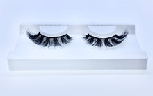 Load image into Gallery viewer, Tokyo-lashes-fauxmink-lash-product-tray-closeup-Canada
