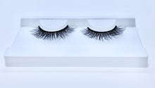 Load image into Gallery viewer, Vancouver-lashes-fauxmink-lash-product-tray-closeup-Canada
