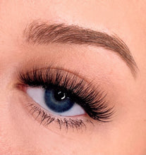 Load image into Gallery viewer, Saskatoon-clearband-lashes-fauxmink-lash-product-eye-Canada
