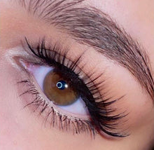 Load image into Gallery viewer, Sydney-lashes-fauxmink-lash-product-eye-closeup-Canada
