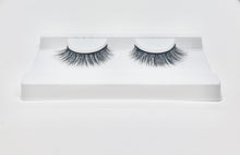 Load image into Gallery viewer, Palm-Springs-lashes-fauxmink-lash-product-tray-closeup-Canada
