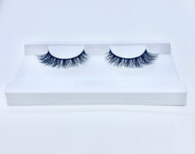 Load image into Gallery viewer, Seattle-lashes-fauxmink-lash-product-tray-closeup-Canada
